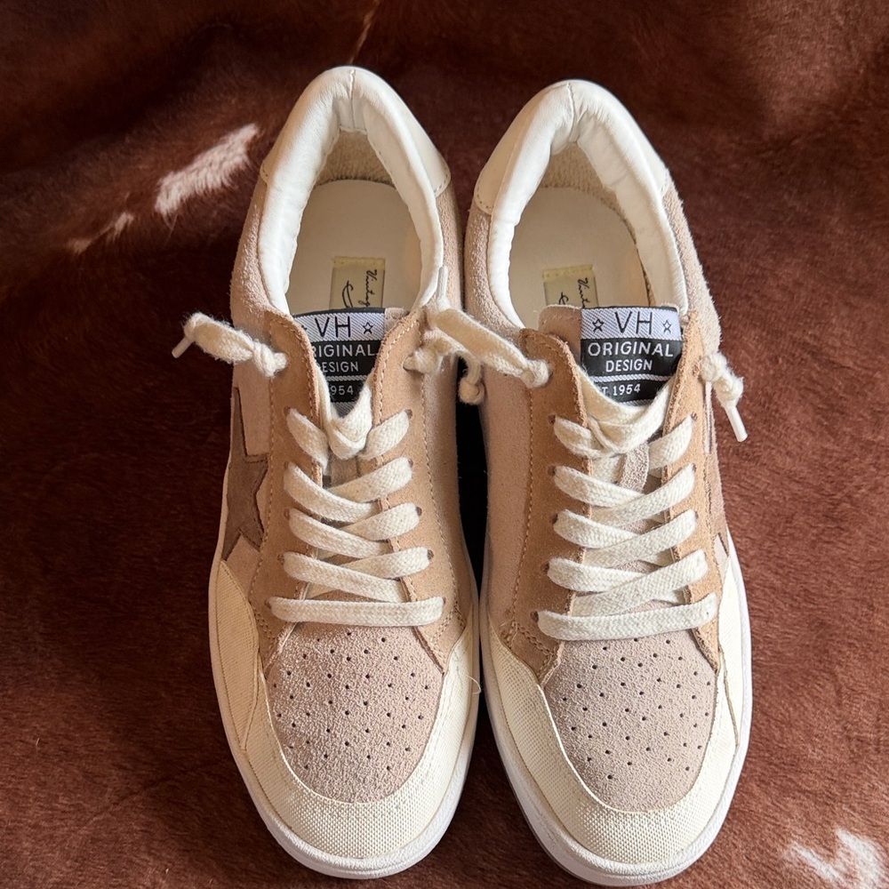 Vintage Havana Women's Tan and Cream Sneakers - Picture 7 of 8